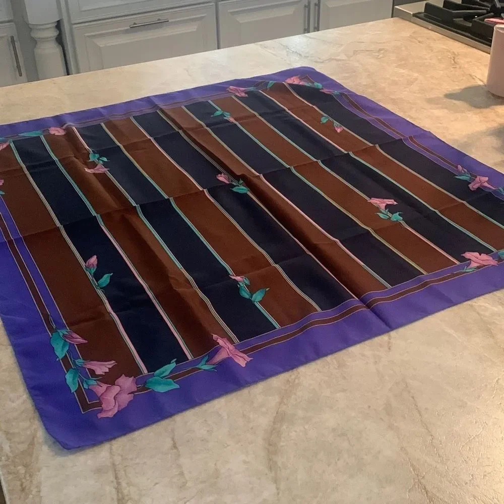 Italian Scarf  - Picture 4 of 4